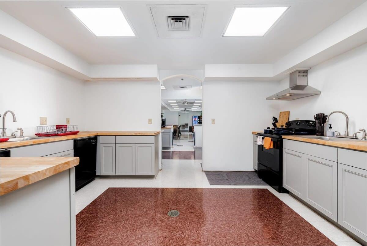 Cozysuites Cwe Stylish Queen With Microwave&Fridge Tower Grove Εξωτερικό φωτογραφία